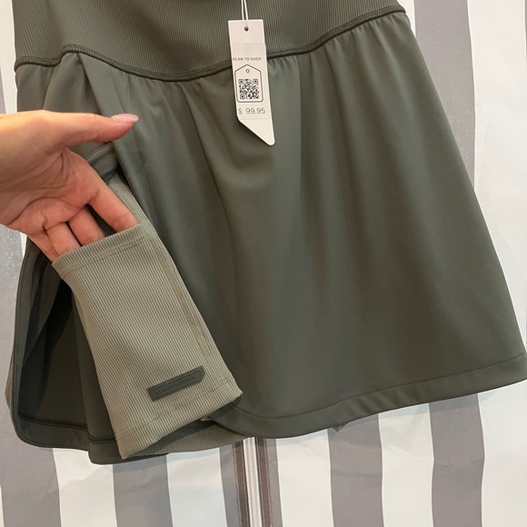 Green Sleeveless Dress - Picture 10 of 12